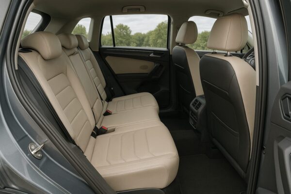 VW Tiguan 2022 Cinza – Versatilidade com Estilo - Image 2
