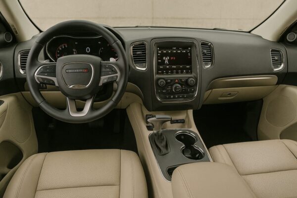 Dodge Durango 2018 Branco – Elegância e Potência em um SUV de Respeito - Image 2