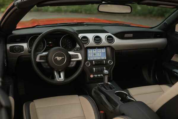 Chevrolet Camaro Conversível 2016 Preto – Esportividade com Classe - Image 2