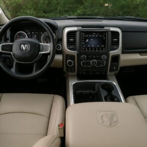 Dodge Ram 1500 2022 Preta – Força e Luxo Sobre Rodas